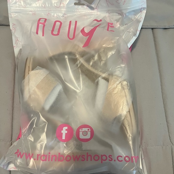 New ankle-strap sandals crafted from suede - Picture 3 of 9